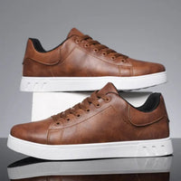 Men's Low-Top Oxford Casual Sneakers | Tie Up with Contrast Sole Close Up