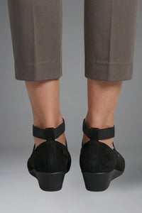 Women's Orthopaedic Slip-On Flats | Elastic Cross Strap Everyday Close Up