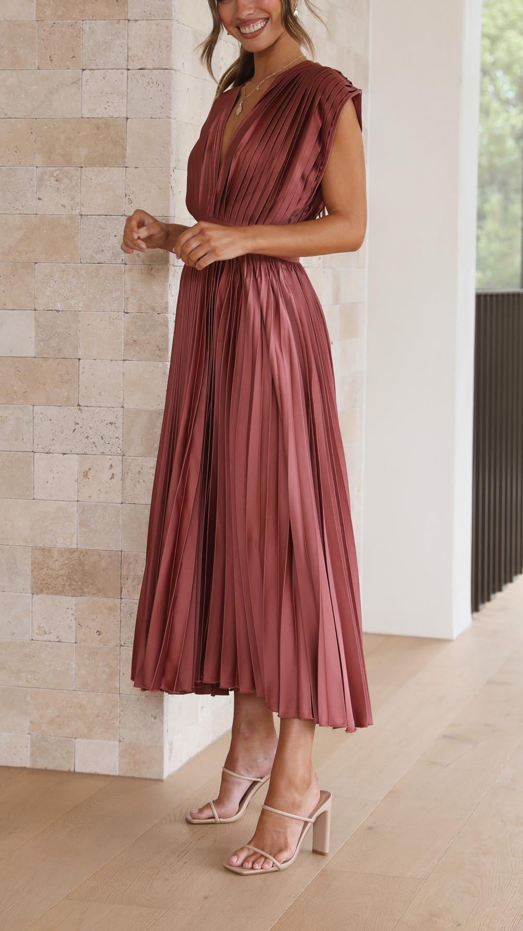 Women's Elegant Pleated Maxi Dress | V-Neck - detail