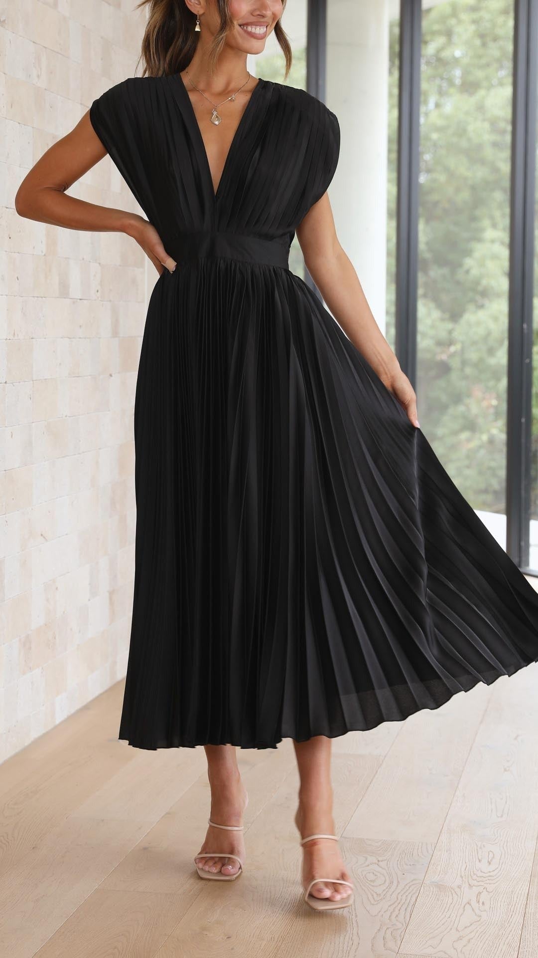Women's Elegant Pleated Maxi Dress | V-Neck - look