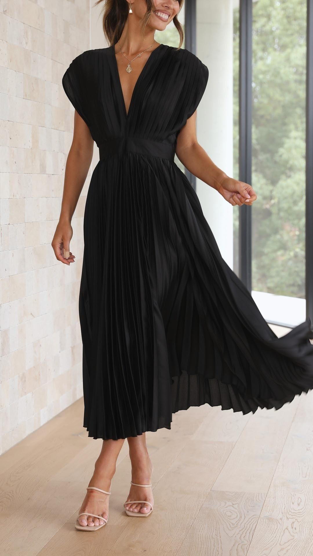 Women's Elegant Pleated Maxi Dress | V-Neck - look